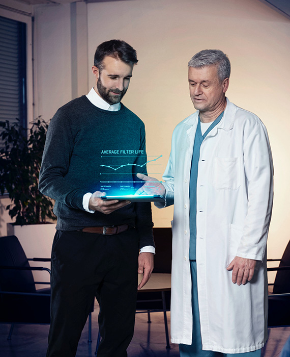 Image of a Baxter Sales Rep Talking with a Doctor