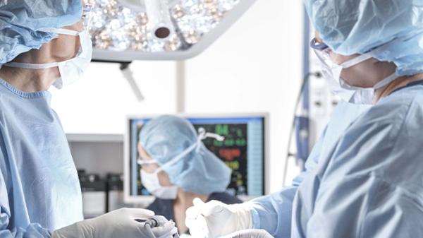 Two surgeons and an anesthesiologist in an OR