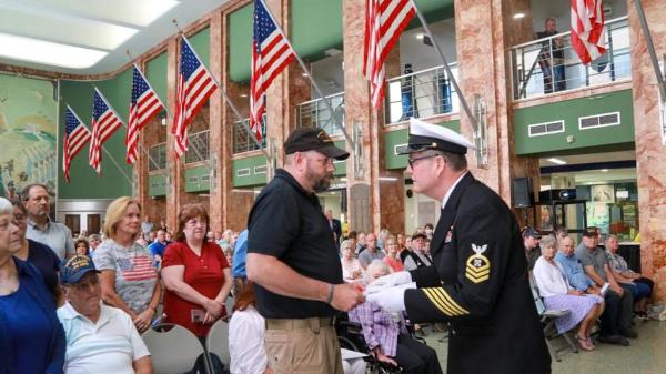 Baxter employee honors a military familiy at a ceremony