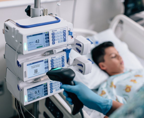 healthcare professional scanning barcode on novum iq syringe pump