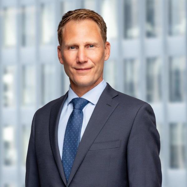 Head shot of Baxter's president and CEO