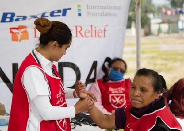 Volunteer Aid Assisting People in Mexico Image